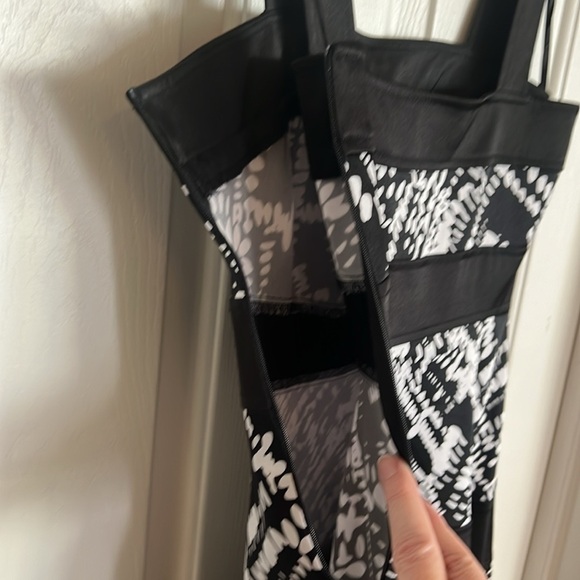 AGB Dress. Size 8. Black and white. Flared skirt. sleeveless. - Picture 4 of 7